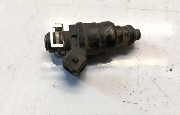Audi A6 S6 C5 4B Fuel injector 078133551AC