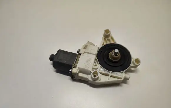 Mercedes-Benz GLC X253 C253 Front door window regulator motor A2469065200