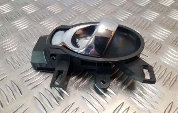 Nissan Juke I F15 Front door interior handle