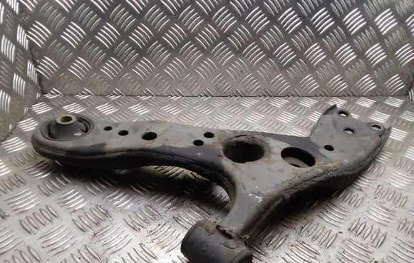 Toyota Prius (XW30) Front lower control arm/wishbone