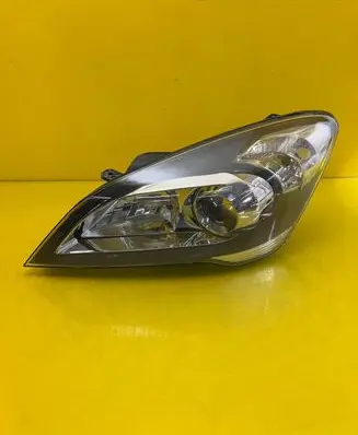 KIA Ceed Headlight/headlamp 92101-1H