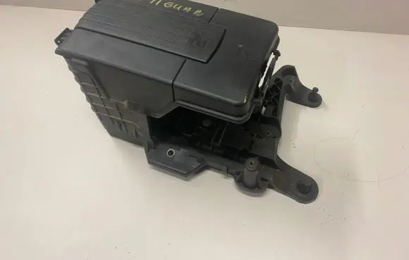 Volkswagen Tiguan Battery box tray 1K0915443C
