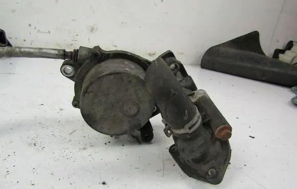 Ford Mondeo Mk III Vacuum pump 