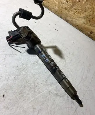 Skoda Octavia Mk3 (5E) Fuel injector 0445110475