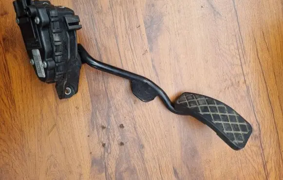 Audi A6 S6 C5 4B Accelerator throttle pedal 8E2721523 6PV00777008