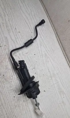 Clutch slave cylinder