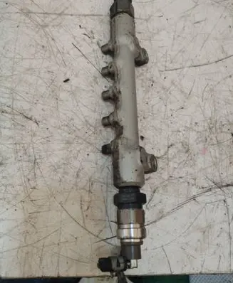 Toyota Avensis T250 Fuel distributor 