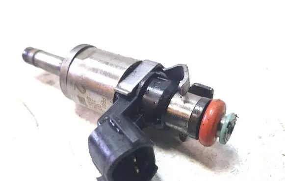 Mazda CX-5 Fuel injector PE0113250B