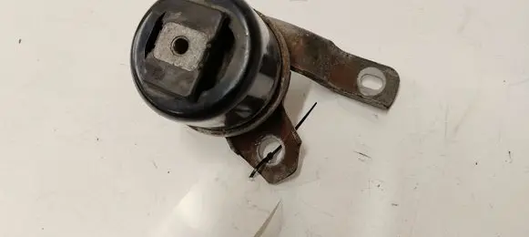 Engine mount bracket