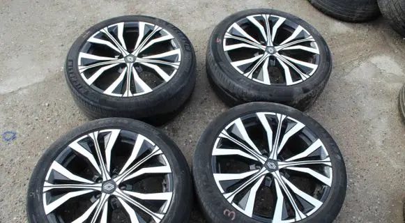 Renault Austral R20 alloy rim 