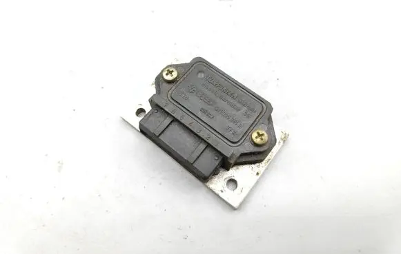 Volkswagen Golf III Combustion control unit/module 211905351D