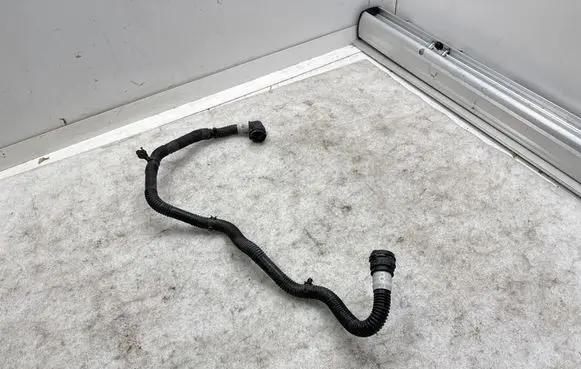 Tesla Model 3 Electric car engine cooling hoses/pipes 107758500E