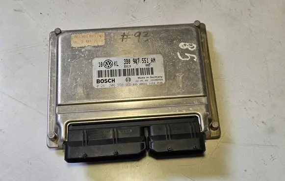 Audi A4 S4 B5 8D Engine control unit/module 3B0907551AN 0261206556
