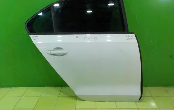 Volkswagen Jetta VI Rear door PRAWE