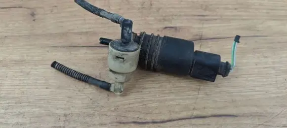 Volkswagen Touareg I Windscreen/windshield washer pump