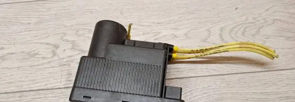 Mercedes-Benz E W210 Central locking vacuum pump 0132006331