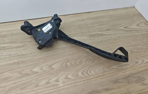 Volvo V70 Accelerator throttle pedal 30683514 6PV00853713