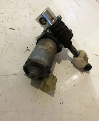 BMW X6 E71 Seat adjustment motor 9168760 301010N 0390204073