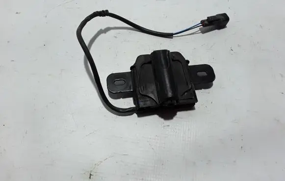 Volvo V40 Engine bonnet (hood) release handle 31371016