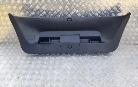 Volkswagen e-Golf Tailgate/boot lid cover trim 5G6867605E 5G6867657 5G6867658
