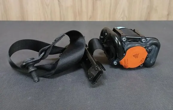 Mercedes-Benz B W246 W242 Front seatbelt 2468600285 A2468600285