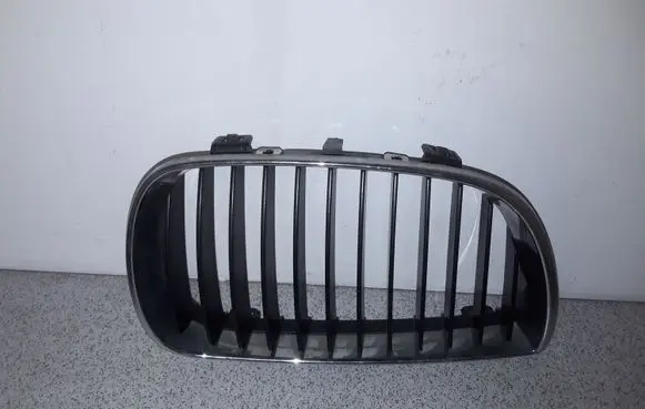 BMW 1 E81 E87 Front grill 51137077130 51137128614
