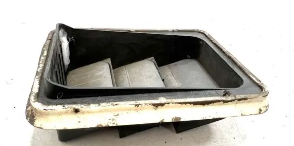 Peugeot 308 Quarter panel pressure vent 96384903 8139