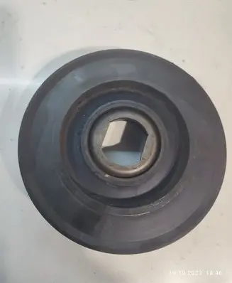 Nissan Qashqai+2 Crankshaft pulley