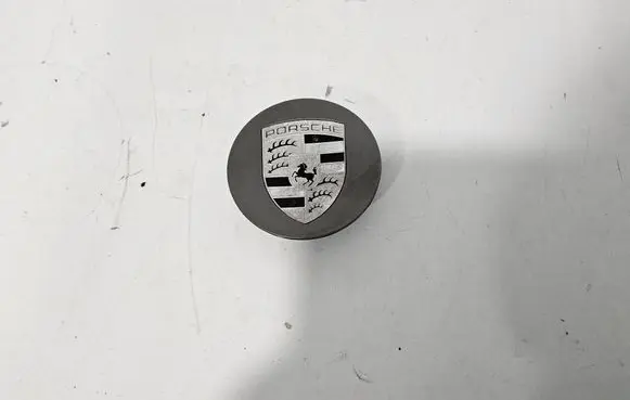 Porsche Cayenne (9Y0 9Y3) Original wheel cap 9P1601147A 9P1601147 7L5601151