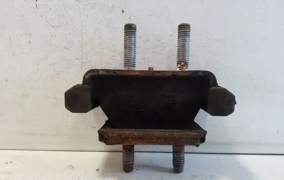 Engine mount bracket