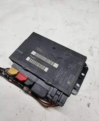 Audi A2 Comfort/convenience module 8Z0959433AC 00533011 00002644B2
