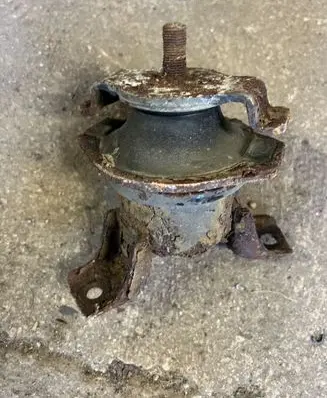 Mitsubishi Outlander Engine mount bracket