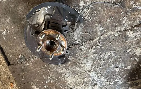 Ford Kuga III Front wheel hub LX603K170A1A