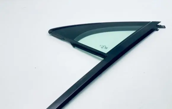 Volkswagen Touareg II Front door vent window glass four-door 7P0845113D