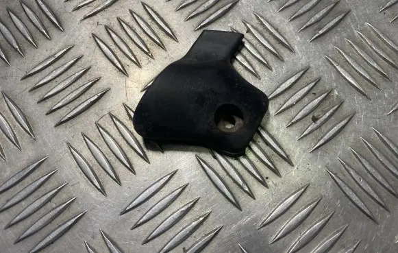 Volkswagen PASSAT B5 Other engine bay part 3B0823433