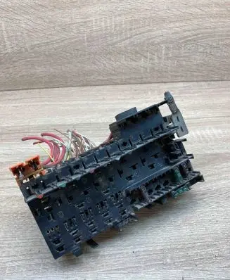 Renault Scenic I Fuse module 7703497787