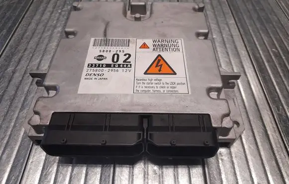 Nissan X-Trail T30 Engine control unit/module 23710EQ44A 2758002956