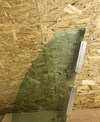 Volvo XC70 Front door window glass four-door 43R001106