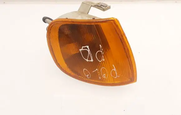Volkswagen Polo III 6N 6N2 6NF Front indicator light 084411513R 03381704