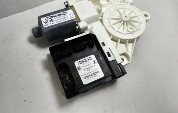 Volkswagen Caddy Front door window regulator motor 2K5959702A