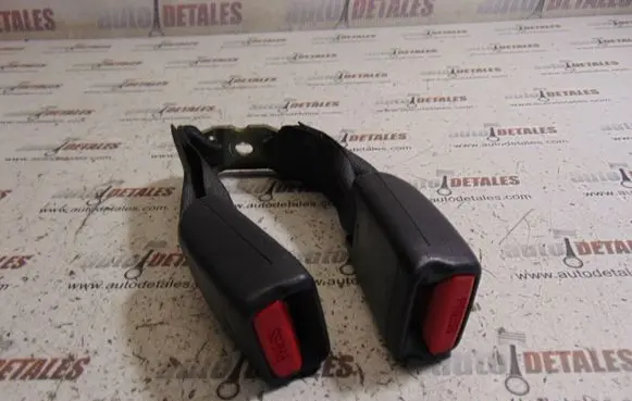 Lexus IS 220D-250-350 Middle seatbelt (rear) 