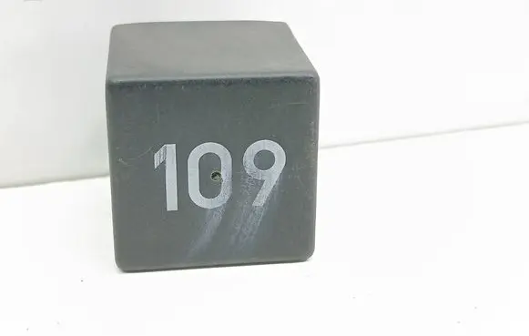 Volkswagen Golf IV Other relay 357906381A 24690000