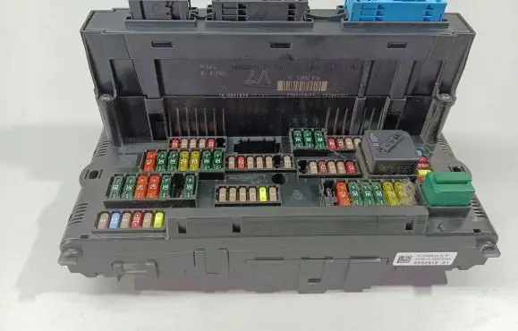 BMW 5 F10 F11 Fuse module 9252815