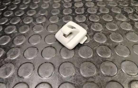 Sun visor clip/hook/bracket