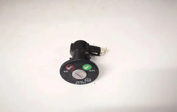 Passenger airbag on/off switch