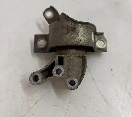 Fiat 500 Engine mount vacuum valve 180127A236