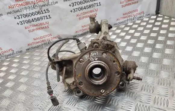 Volkswagen PASSAT B6 Front wheel hub spindle knuckle 3C0407257F