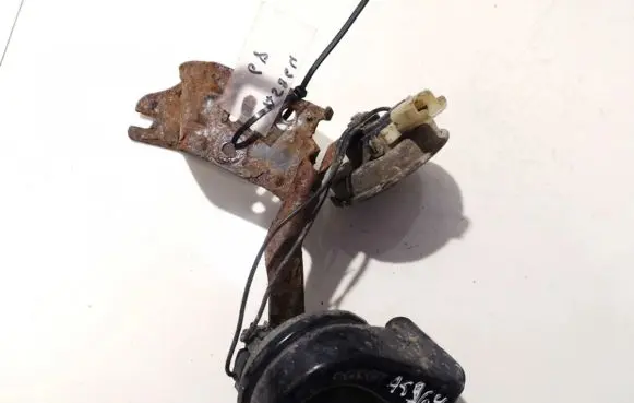 Volkswagen PASSAT B5.5 Horn signal 3881157 ch2143
