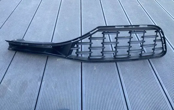 Maserati Quattroporte Front bumper lower grill 670071071