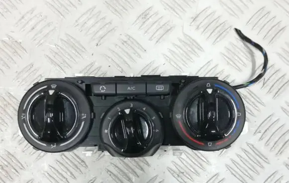 Peugeot 208 Climate control unit 96722483ZD E1063173 T1013332G